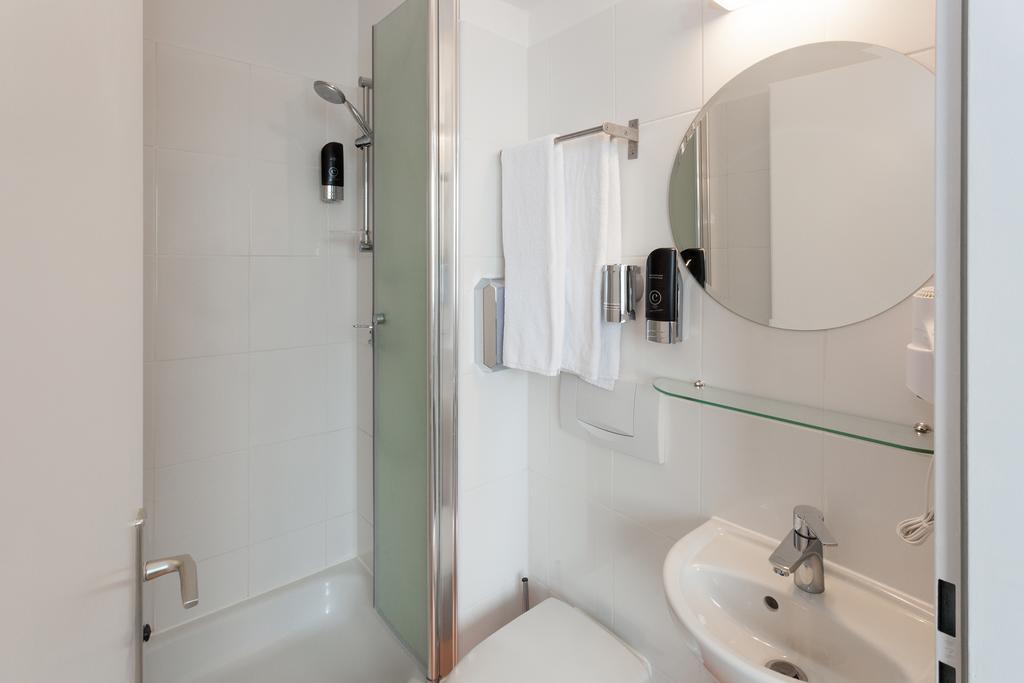 Hotel West Гамбург Экстерьер фото