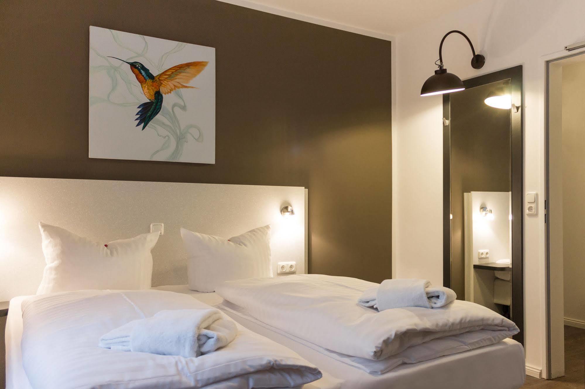 Hotel West Гамбург Экстерьер фото