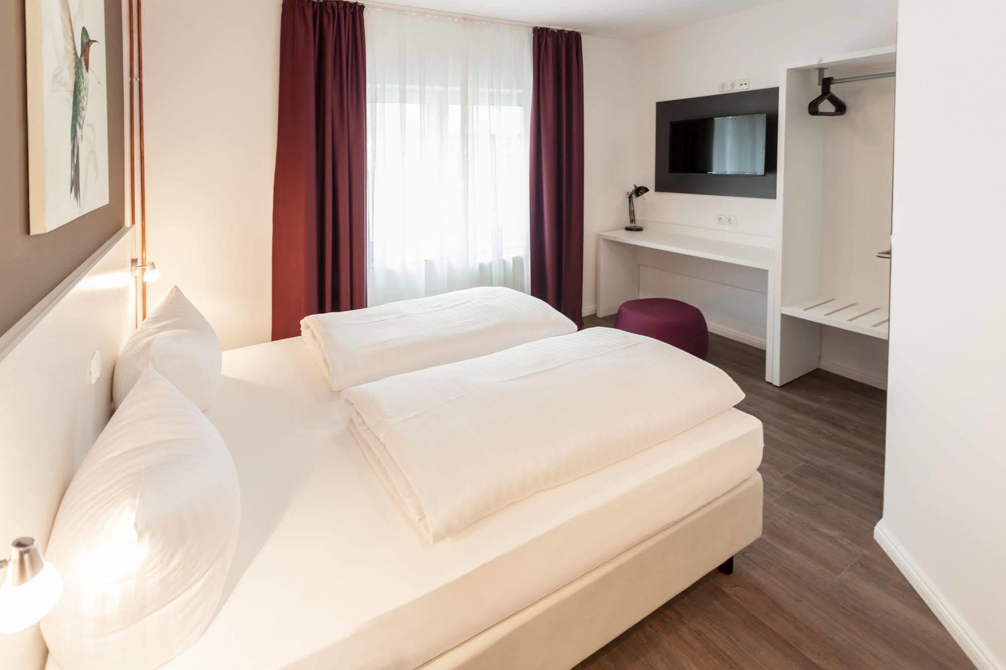 Hotel West Гамбург Экстерьер фото