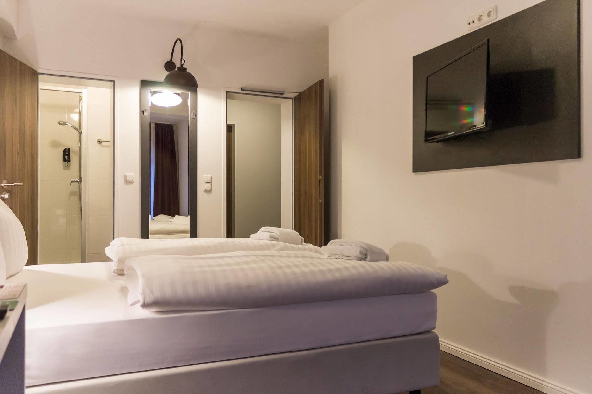 Hotel West Гамбург Экстерьер фото